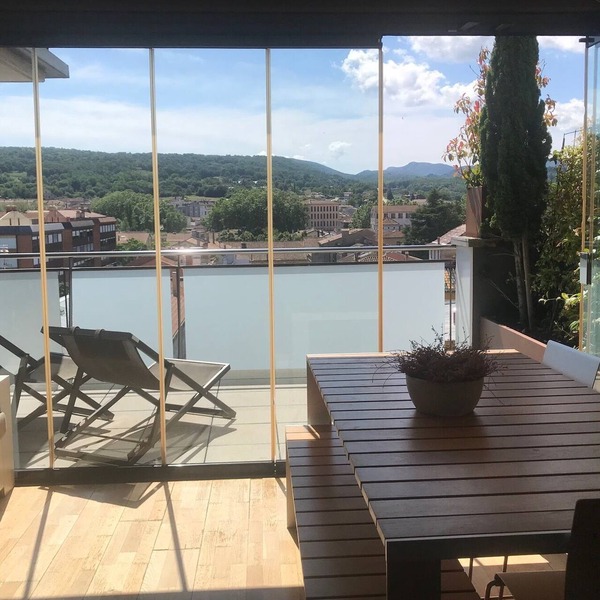 Design penthouse with terrace in the center of Olot