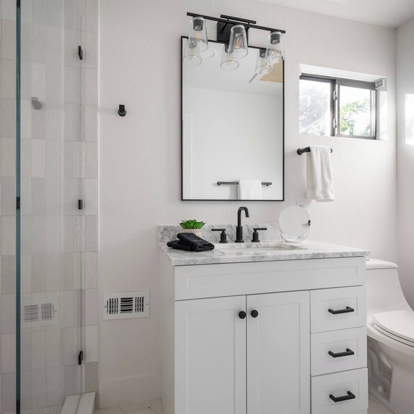 Designer Villa - Spacious, Modern Luxury Retreat close to SoCo and Downtown