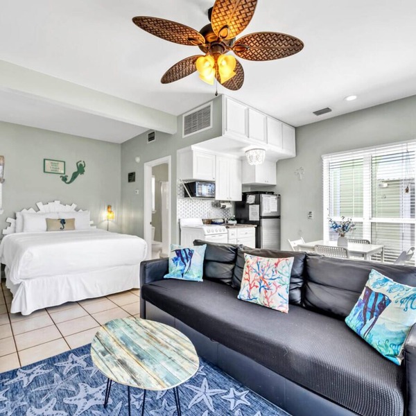 Destin Crystal Beachside Breeze Cottage~Steps to Beach & Pool~Prime location