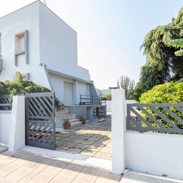 Detached apartment surrounded by greenery, in the quietness a stone's throw from the center