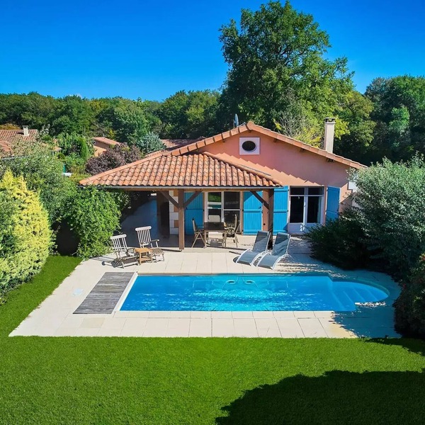 Detached villa, 2 bathrooms, private pool, sleeps 4