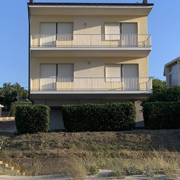 Detached villa by the sea