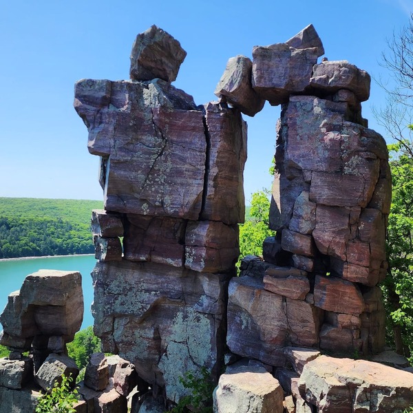 Devil’s Lake 5BR Log Cabin w/Fireplace - Near Wisconsin Dells