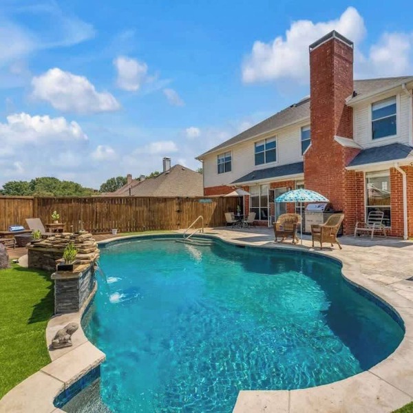 DFW Luxe Resort Golf PingPong PS5 5 Bedroom 3 Full Bath EV Level 2 Charger