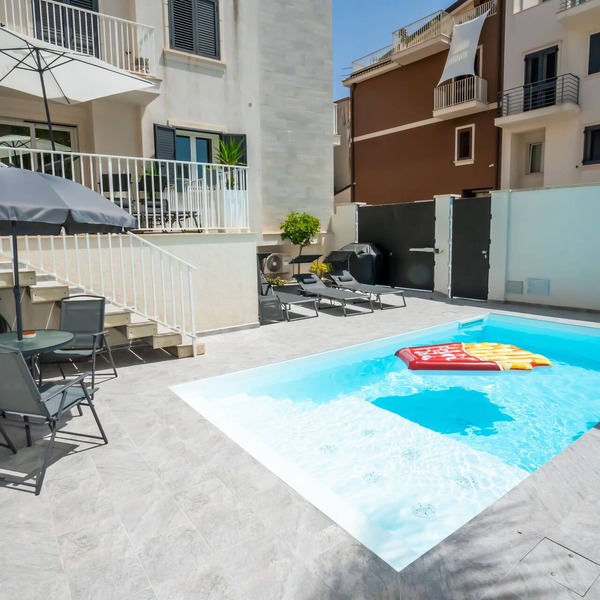 Diamante Scirocco Holiday House with Heated Pool
