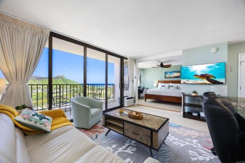 Diamond Head Dreams Beach Condo with Ocean View!