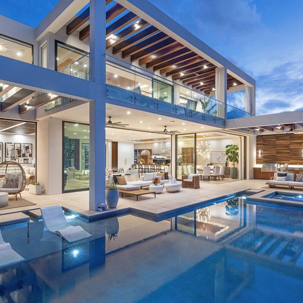 Diamond Head Luxury Beachfront Estate