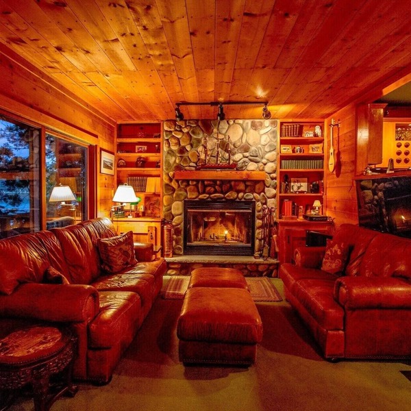 Direct Lakefront Cottage with Hot Tub