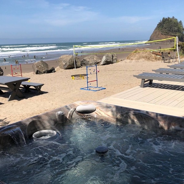 Direct Ocean Front!- 6 bed, 4 bath. Hot tub , Views, pet-friendly