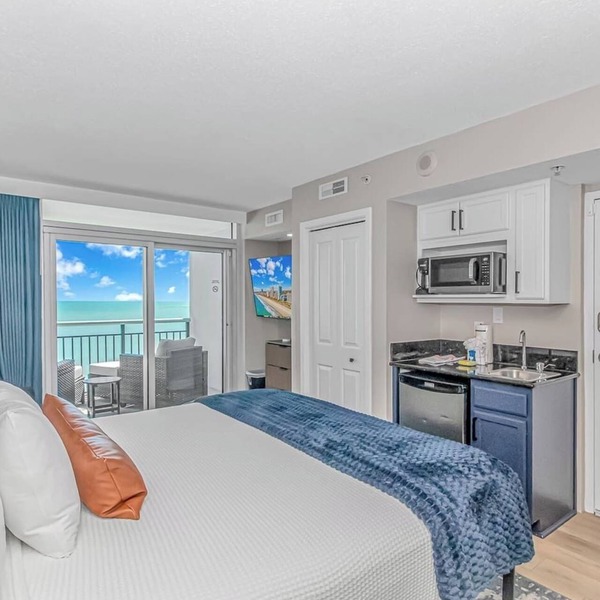 Direct Ocean Front Studio Newly Renovated!