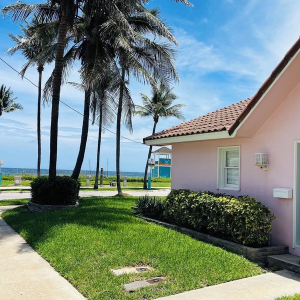 Direct OCEANFRONT- Steps to Beach- Quiet Neighborhood w/Pool
