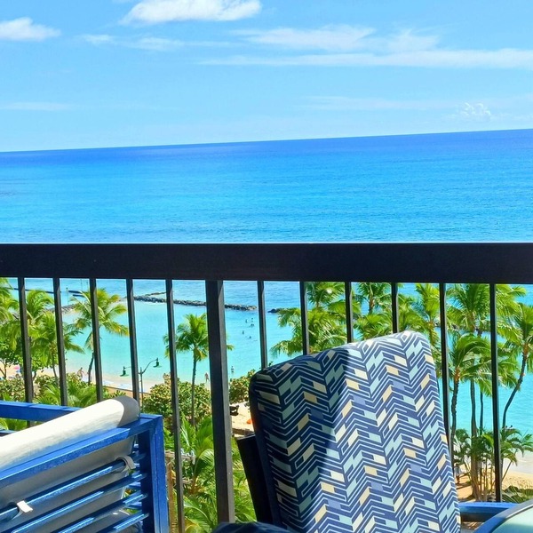 Direct Oceanfront in the Heart of Waikiki! Spectacular New Custom Reno!