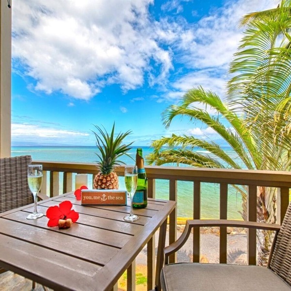 Direct Oceanfront Maui Studio,Romantic,Breathtaking View from Huge Private Lanai