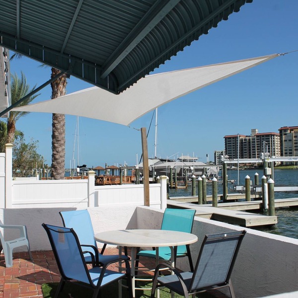 DIRECT WATERFRONT 2BDRM Villa full kitchen, fish from porch