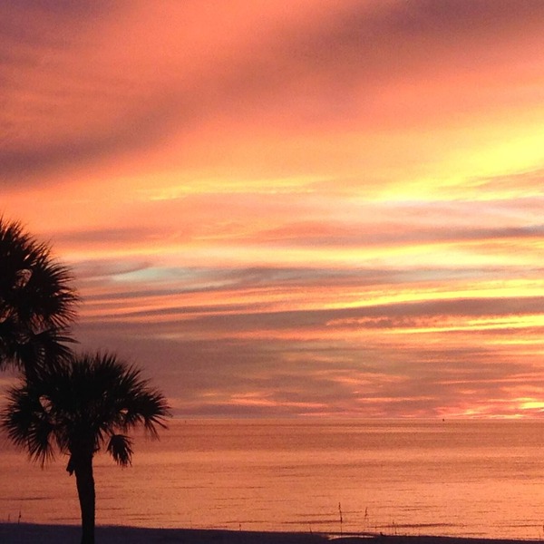 DIRECTLY ON BEACH - ST PETE BEACH PASS-A-GRILLE - Awesome Sunsets from Balcony