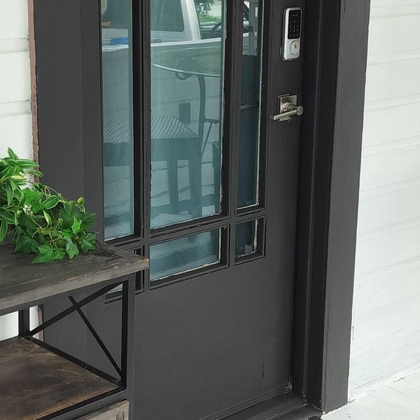 Directly on Riverwalk in Downtown Bradenton Walking trail out your front door!