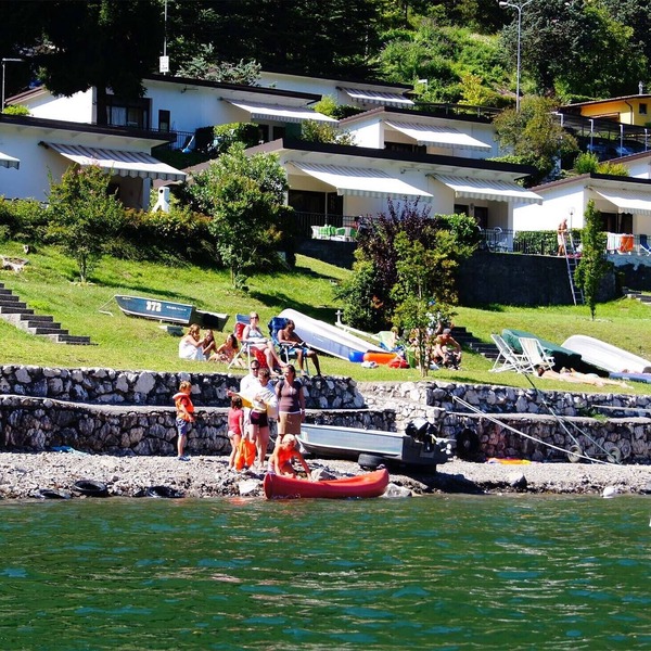 Directly on the lake with terrace