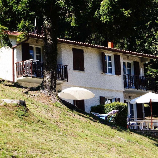 Directly on the lake with panoramic views