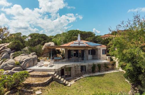 Discesa a mare - Lussuosa Villa a 180 sul Mare