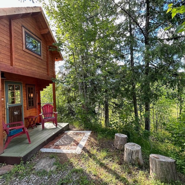 Discover Funky Bunky: Your Rustic Retreat 5 Min from Nelson