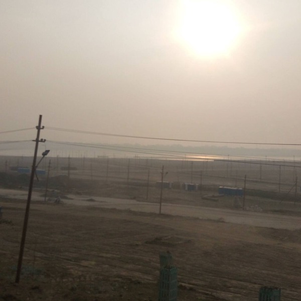 Divine Riverside Retreat: Rooms with Ganga Views