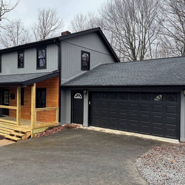 Dog friendly 5 bed, 3.5 bath near Brevard, NC with Connestee Falls amenities