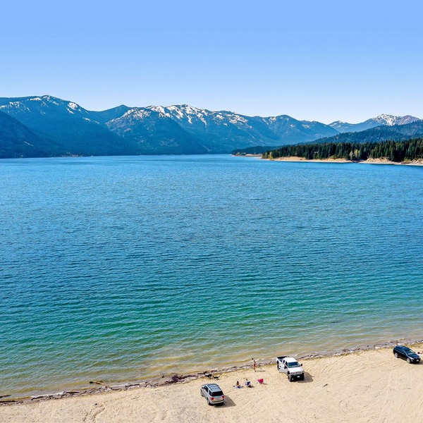 Dog-friendly condo with fireplace &WiFi - paid-access to pool & hot tub