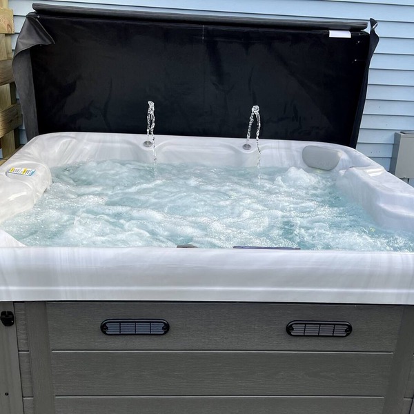 Dog friendly cottage with HOT TUB and fenced in backyard!