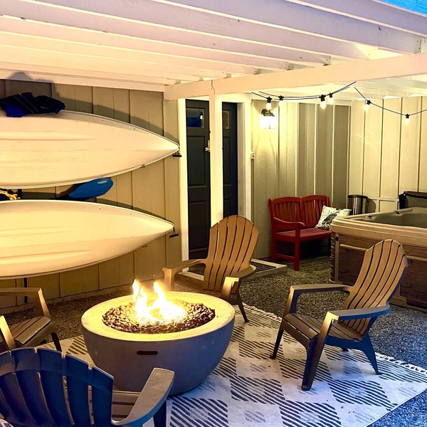 Dog-Friendly Cottage with hot tub, kayaks, e-bike