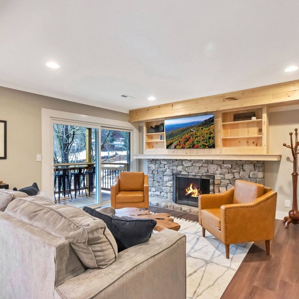 Dog Friendly! Sugar Mtn condo walkable to golf course. Beat the summer heat!