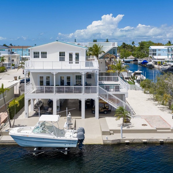 Dolphin Paradise: Pool, Elevator, Waterfront with Dock