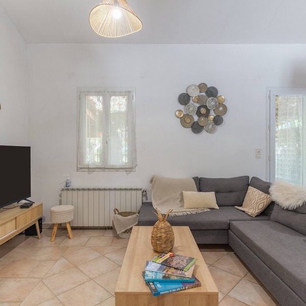 Domaine Plan des Devens – Peaceful 4-Star Retreat with Heated Pool