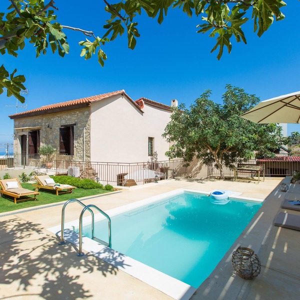 Dotira, an Enchanting Heritage Home with Pool