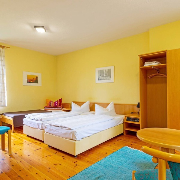 Double room with shared bathroom 2 - Jugendgästehaus
