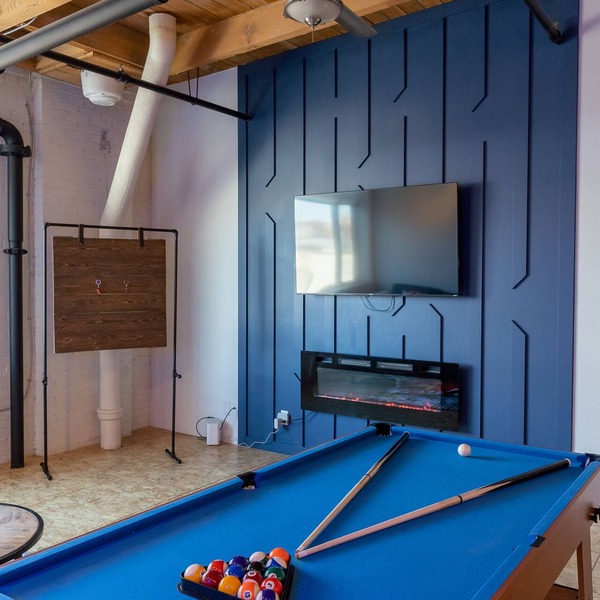 ⭐️ Downton Edmonton Loft w/Free Parking - Walk to Rogers Place!
