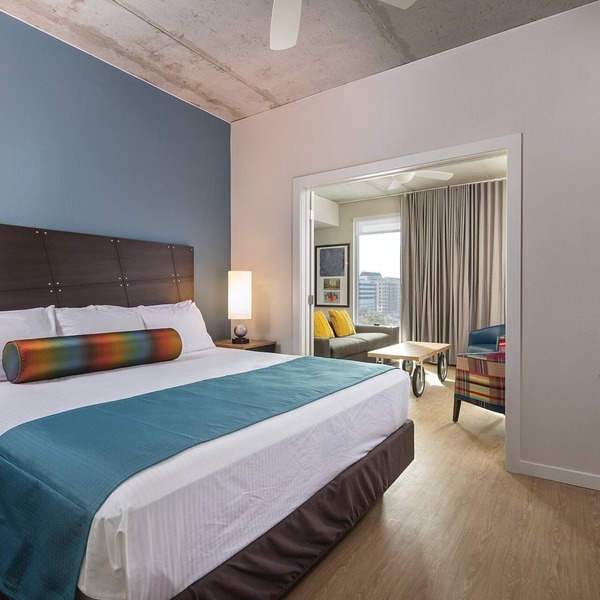 DOWNTOWN Austin with ROOFTOP Pool and BBQ Area, Fire Pit & a Fitness Center