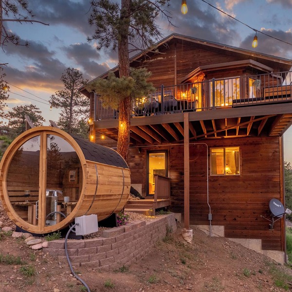 Downtown Bailey Mountain Escape with Sauna, Hot tub and Designated Game Room
