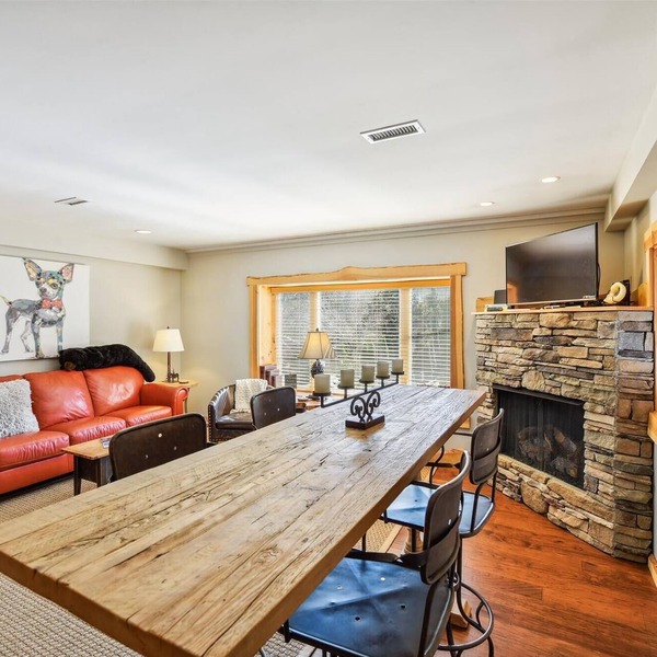 Downtown Blowing Rock Getaway - STEPS to Shop & Dining - Cozy Fireplace "BEAR"