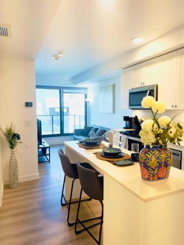 Downtown Condo, Stylish Comfy