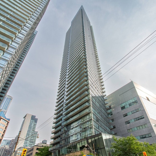 Downtown Core Bay St Luxury Condo w/High Floor| Ideal for Monthly Rentals