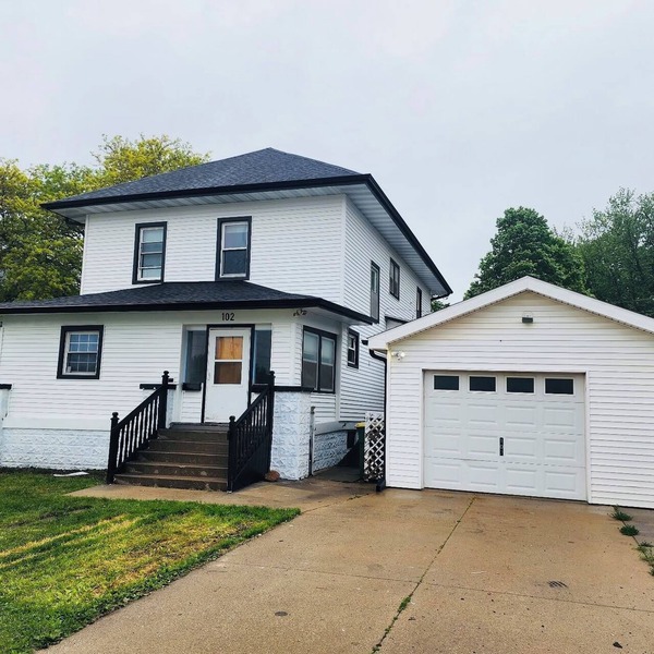 Downtown Creston Hideaway walk-in distance to uptown!