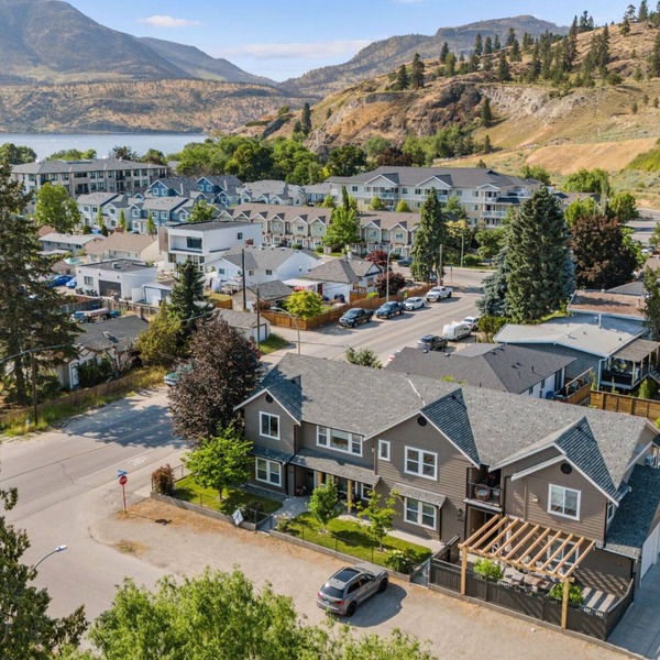 Downtown District & Knox Mountain & 5 min Walk to Beach, Hot Tub & Covered Patio