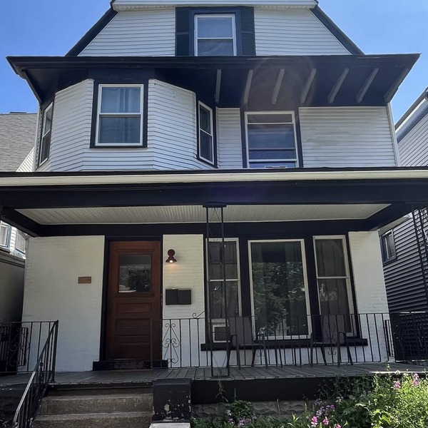 Downtown Duplex, Upper/Lower With Game Room! Central Location, Sleeps 14