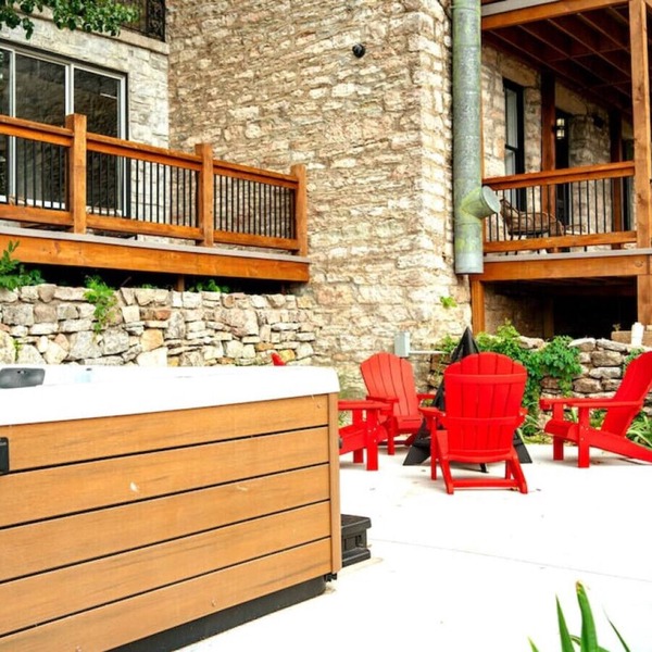 Downtown+HotTub+Wifi+FreeParking @151 Spring Ste B
