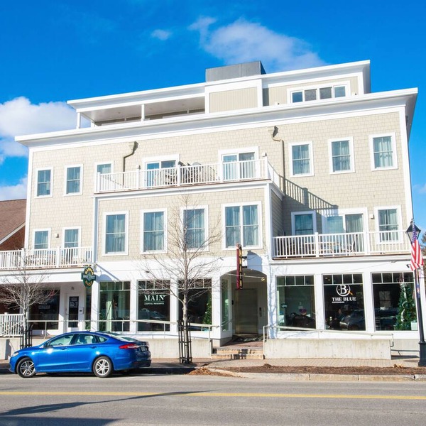 Downtown Kennebunk Penthouse Getaway