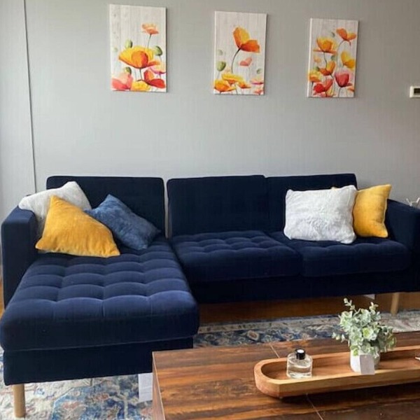 Downtown: Lovely 2-BD Condo with 1Free Garage Parking Space under Building