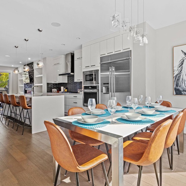 Downtown Luxury with Fast Wi-Fi & Amazing Kitchen!