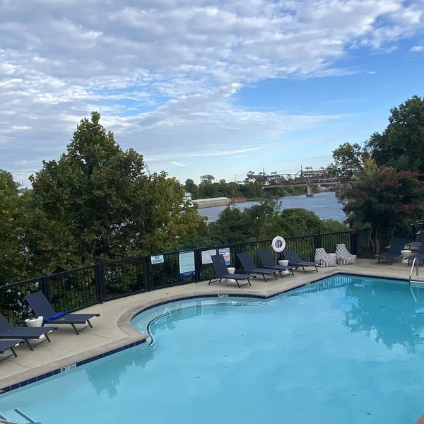 Downtown Riverfront Condo 1 Mile to Broadway Pool Free Covered Parking