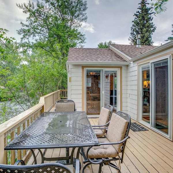 Downtown Riverside Cabin - Enjoy staying on the river in downtown Estes Park