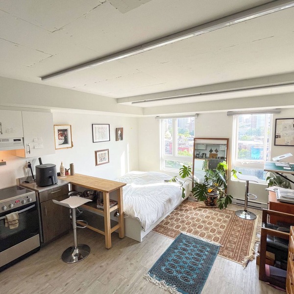 Downtown Studio Berri-UQAM Renovated